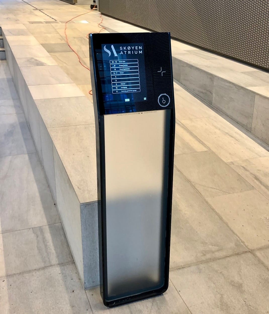 Sveip kortet ved inngangen. Heisen din står klar når du kommer.