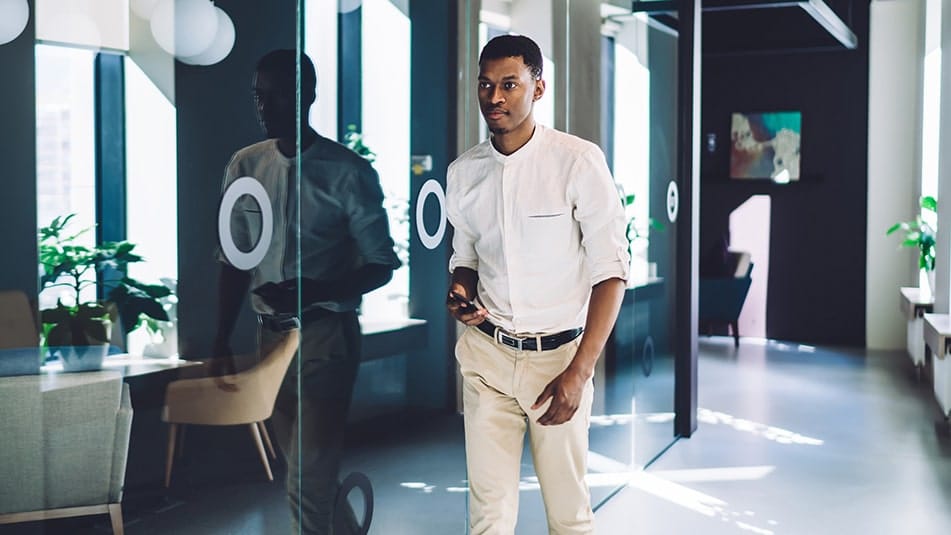 Energikrisen minner oss på å skru av lys og ventilasjon når det ikke er i bruk, og ved hjelp av sensorer og smart teknologi kan du automatisere bruken.