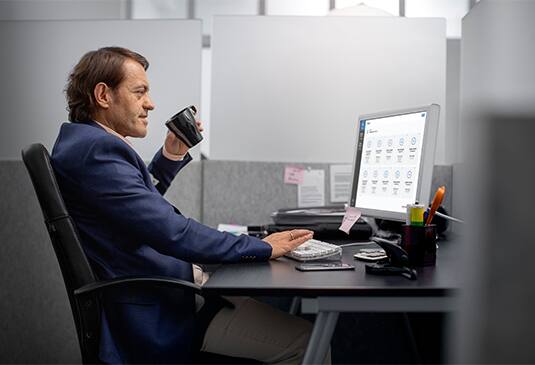 img_KONEonline man with coffee